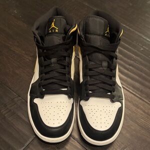 Nike Black, White, and Yellow High-Tops